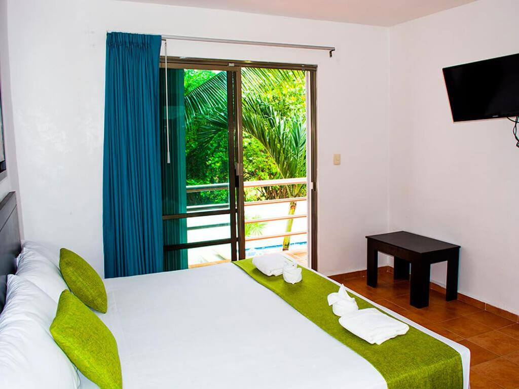 Двухместный (Номер с кроватью размера «king-size») отеля Hotel Arrecifes Costamaya, Махауаль