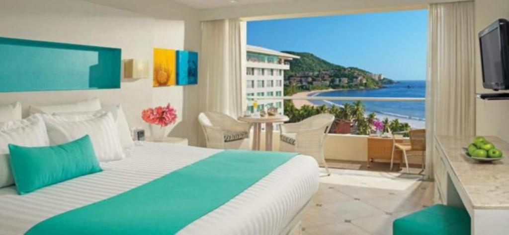 Двухместный (Номер Делюкс с частичным видом на океан) курортного отеля Sunscape Dorado Pacifico Ixtapa Resort & Spa - Все включено, Икстапа