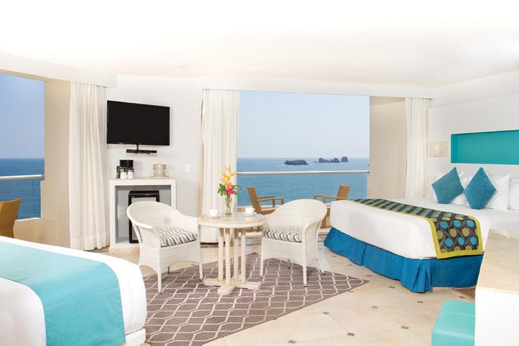 Сьюит (Sun Club Family Suite Ocean Front) курортного отеля Sunscape Dorado Pacifico Ixtapa Resort & Spa - Все включено, Икстапа