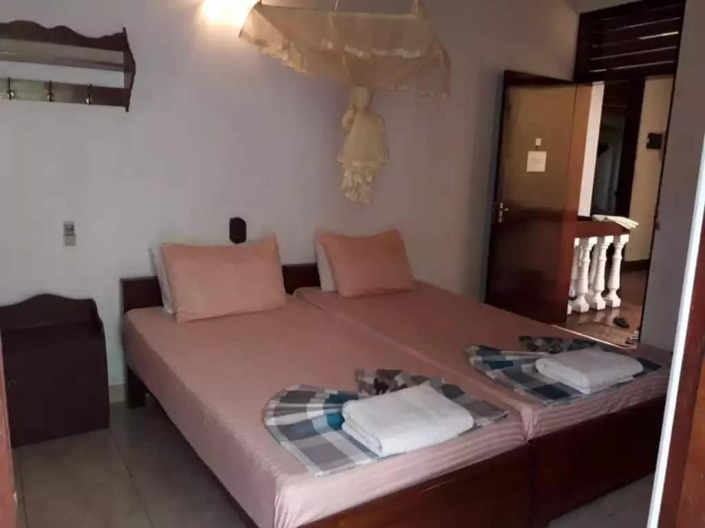 Двухместный (Стандартный двухместный номер с 1 кроватью и вентилятором) гостевого дома Thilanka Beach Resort, Дехивала-Маунт-Лавиния