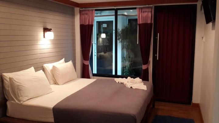 Двухместный (Улучшенный двухместный номер с 1 кроватью) отеля Sinsamut Koh Samed, Самет