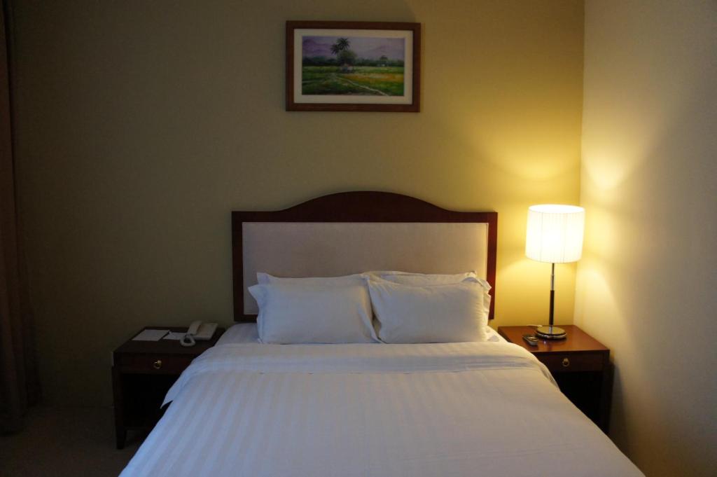 Двухместный (Улучшенный двухместный номер с 1 кроватью или 2 отдельными кроватями) отеля Gaya Centre Hotel, Кота-Кинабалу