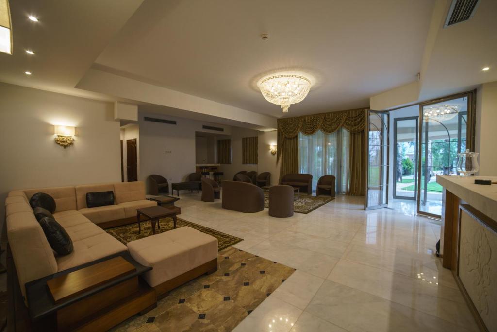 Сьюит (Люкс с видом на бассейн) отеля Corali Resort, Агринион