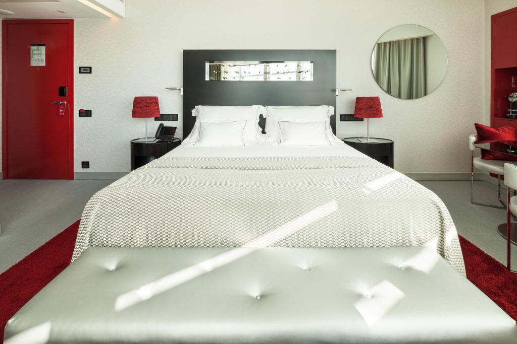 Двухместный (Двухместный номер «Премиум» с 1 кроватью) отеля MYRIAD by SANA Hotels, Лиссабон
