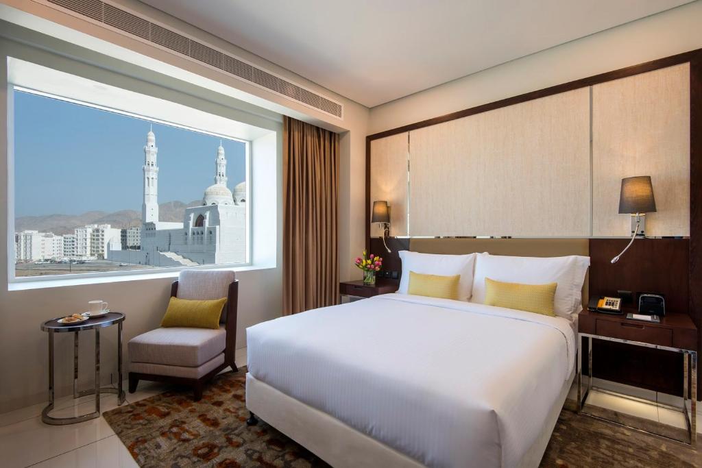 Четырехместный (Представительский люкс с 2 спальнями) отеля Fraser Suites Muscat, Маскат