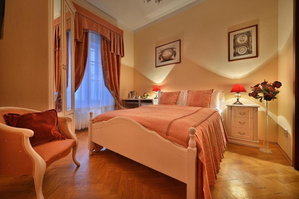 Двухместный (Небольшой двухместный номер с 1 кроватью) отеля Constans, Прага