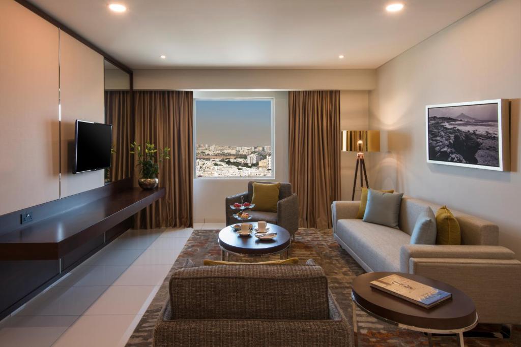 Четырехместный (Апартаменты с 2 спальнями) отеля Fraser Suites Muscat, Маскат