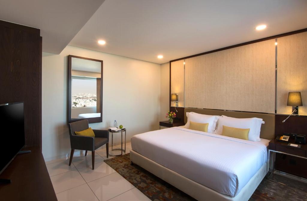Трехместный (Апартаменты с 1 спальней) отеля Fraser Suites Muscat, Маскат