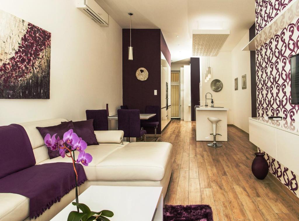 Апартаменты (Purple Home - Роскошные апартаменты с 1 спальней и балконом - 33. Arany János u. Budapest 1051) апартамента Basilica Apartments, Будапешт