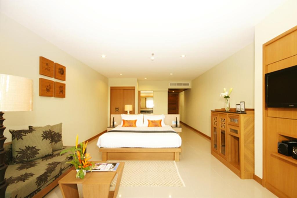 Двухместный (Номер Делюкс с кроватью размера «king-size» и видом на океан) курортного отеля The Heritage Pattaya Beach Resort, Паттайя