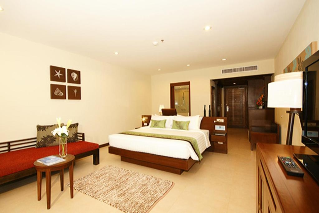 Двухместный (Двухместный номер Делюкс с 1 кроватью или 2 отдельными кроватями и выходом к бассейну (номер Lagoon)) курортного отеля The Heritage Pattaya Beach Resort, Паттайя