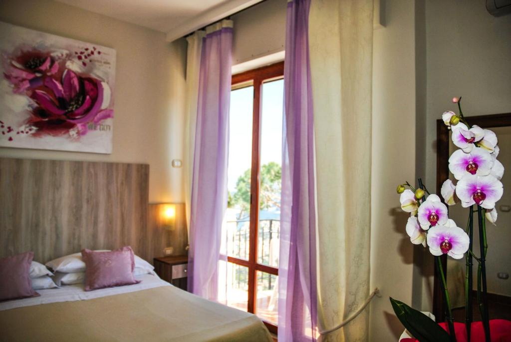 Двухместный (Двухместный номер с 1 кроватью и балконом, вид на море) отеля Hotel Villa Fiorita, Сорренто