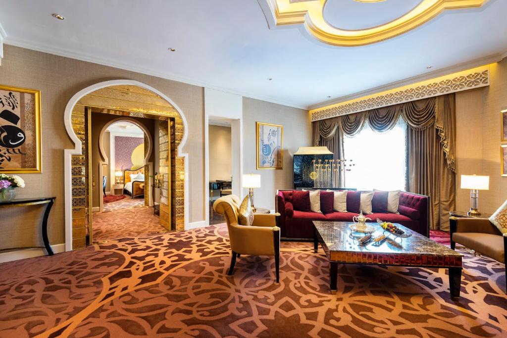 Сьюит (Королевский люкс) отеля Ezdan Palace Hotel, Доха