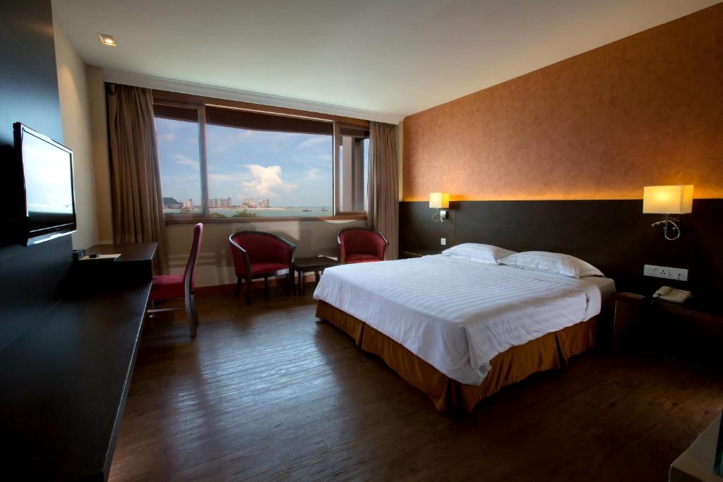 Двухместный (Улучшенный номер с кроватью размера «king-size») отеля Hotel Malaysia, Джорджтаун