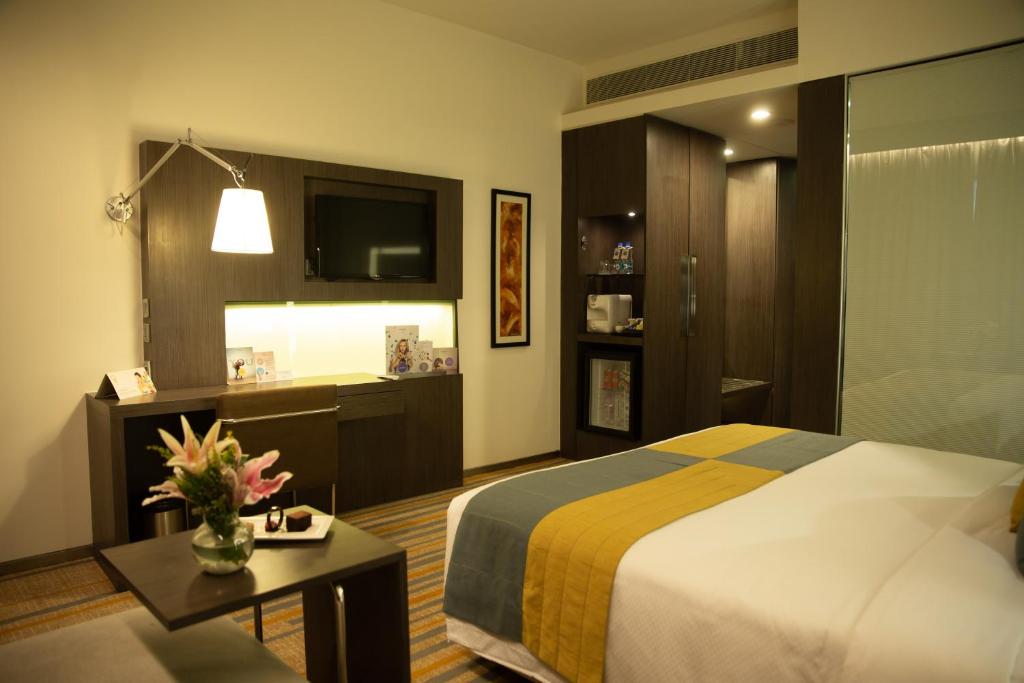 Двухместный (Superior Room King Size Bed with WIFI), Novotel Kolkata Hotel and Residences