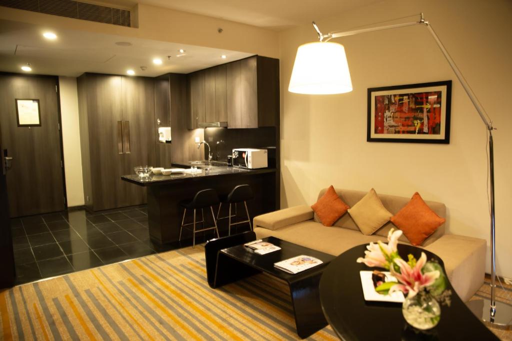 Апартаменты (1 Bedroom Apartment with Kitchen, Premium Wifi, 15 % off on Food & Soft Beverage), Novotel Kolkata Hotel and Residences