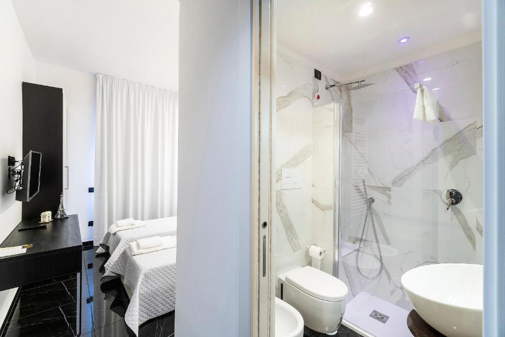 Двухместный (Улучшенный двухместный номер с 1 кроватью или 2 отдельными кроватями) отеля Chez Anna, Неаполь
