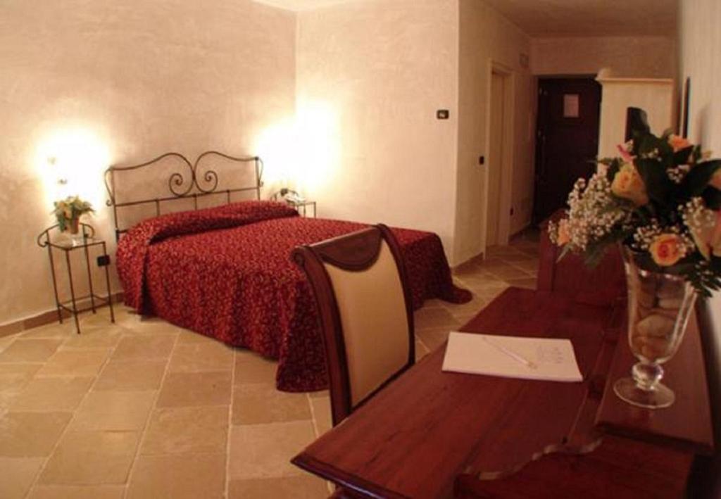 Двухместный (Улучшенный двухместный номер с 1 кроватью) отеля Hotel Masseria Donnaloia, Монополи