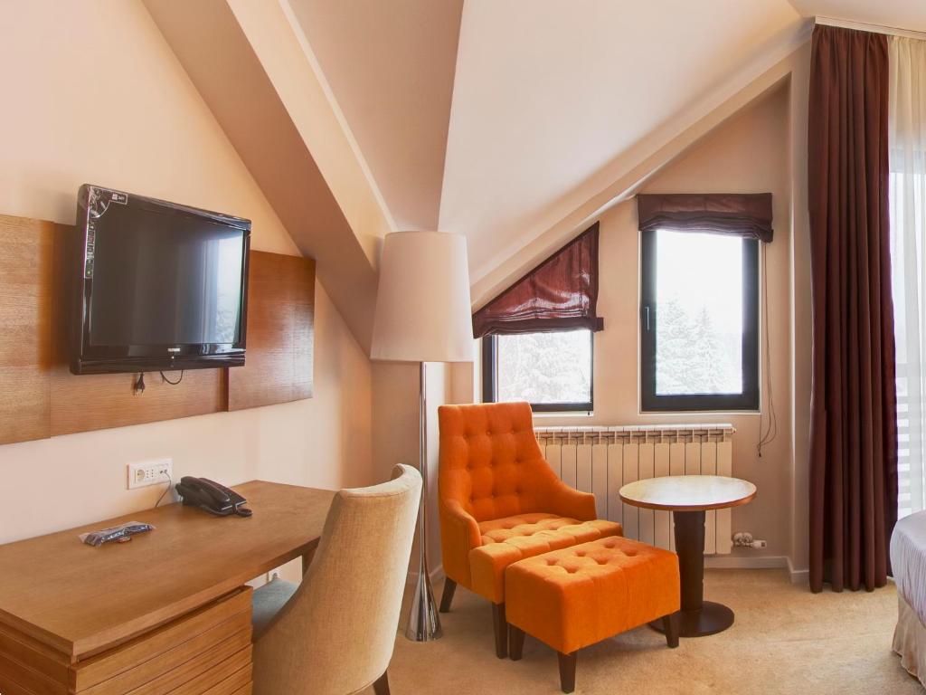 Апартаменты (Семейный люкс с 2 спальнями, терраса) отеля Hotel MIR, Златибор