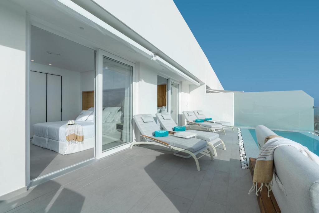 Сьюит (Люкс с 2 спальнями и собственным бассейном (для 4 взрослых) - Пентхаус) отеля Royal Hideaway Corales Suites, by Barceló Hotel Group, Адехе