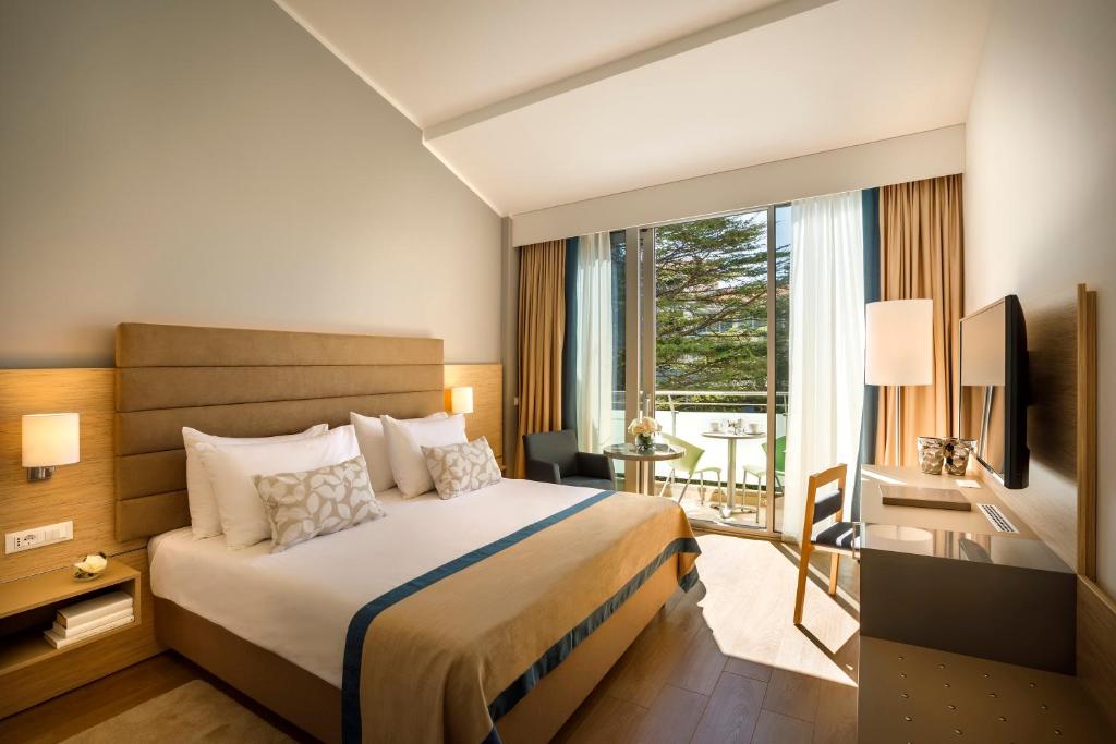 Двухместный (Классический двухместный номер с 2 отдельными кроватями - С балконом, вид на парк) отеля Valamar Argosy Hotel, Дубровник