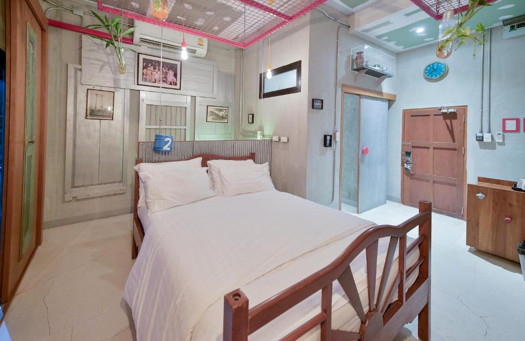 Двухместный (Двухместный номер Делюкс с 1 кроватью и балконом) отеля House Of Phraya Jasaen, Бангкок