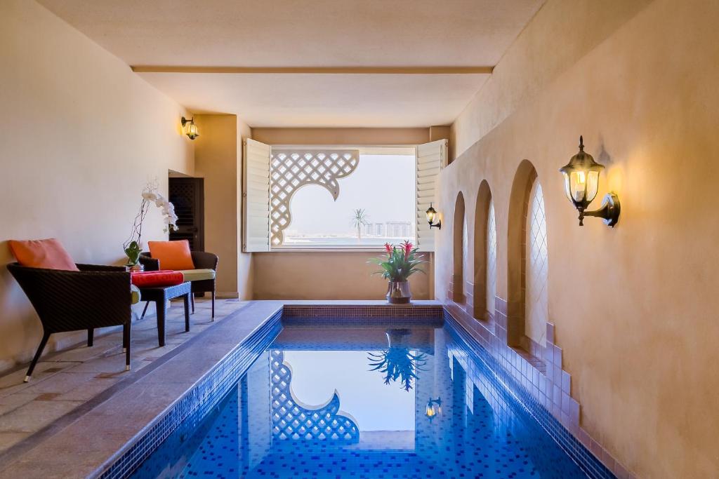 Апартаменты (Люкс с 1 спальней и собственным бассейном — Вид на город) отеля Arjaan by Rotana - Dubai Media City, Дубай