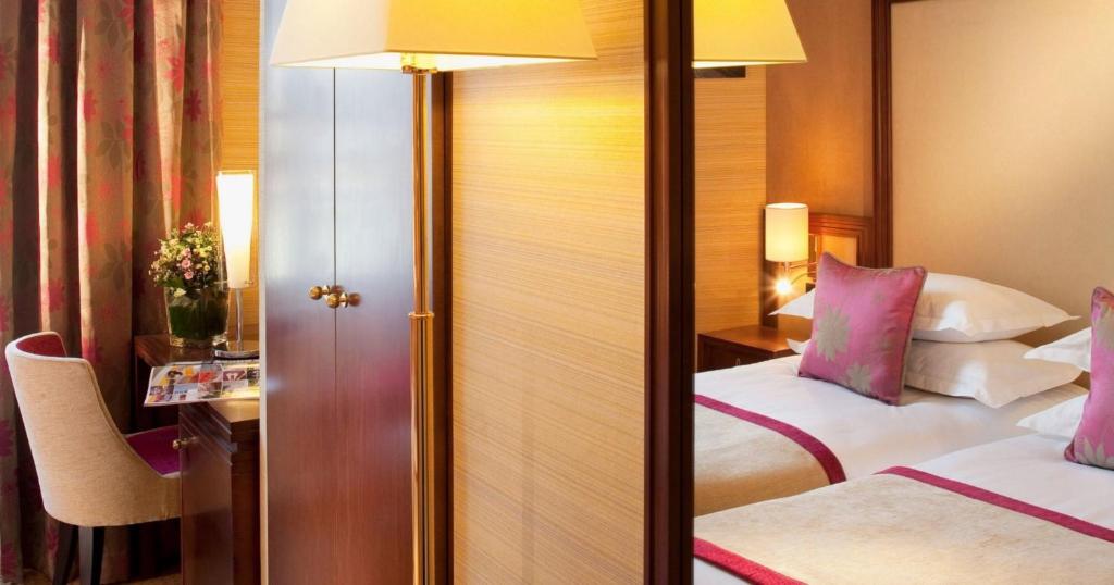 Двухместный (Классический двухместный номер с 2 отдельными кроватями) отеля Hotel Saint Honore, Париж