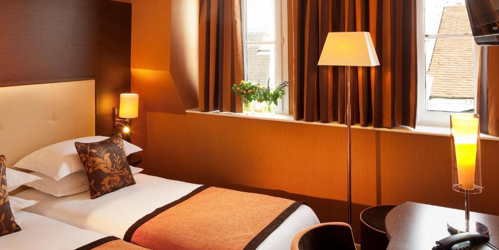 Двухместный (Улучшенный двухместный номер с 1 кроватью) отеля Hotel Saint Honore, Париж