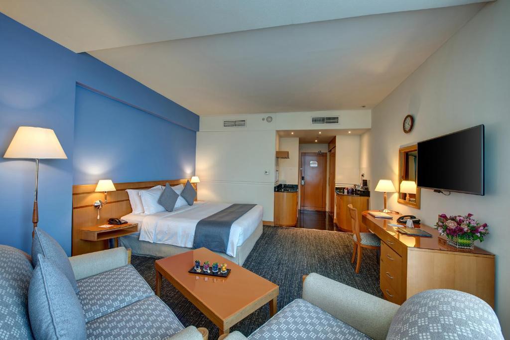 Двухместный (Номер Делюкс с кроватью размера «king-size») отеля J5 Hotels – Port Saeed (Formerly Rihab Rotana), Дубай