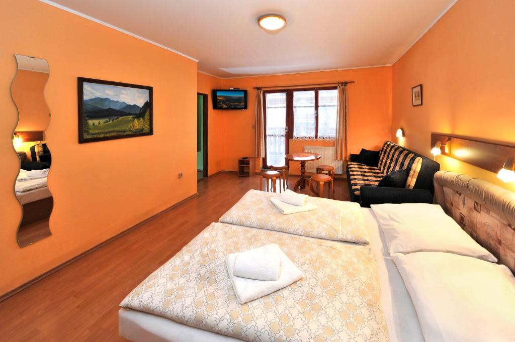 Семейный (Семейный номер с дополнительной кроватью) гостевого дома Penzion Maco, Липтовски-Ян