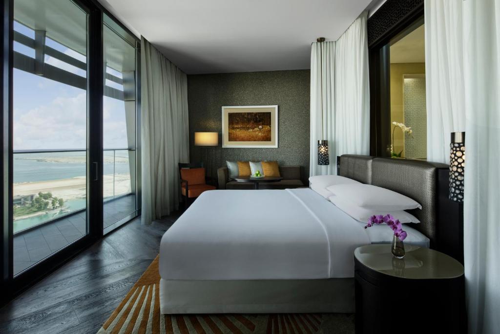 Семейный (Апартаменты с 2 спальнями) отеля Grand Hyatt Abu Dhabi Hotel & Residences Emirates Pearl, Абу-Даби