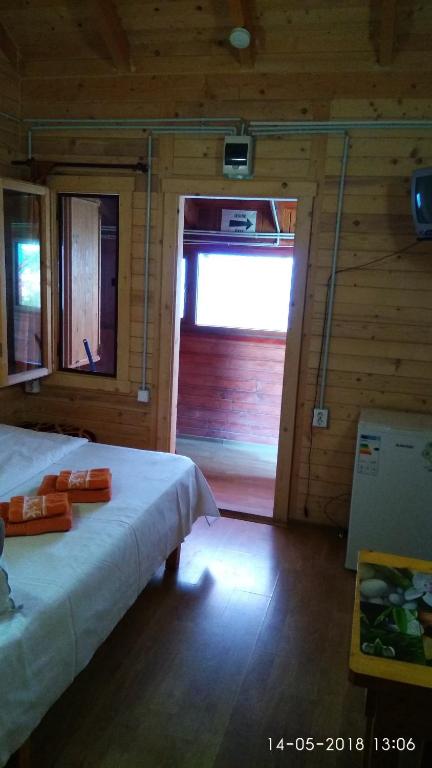 Двухместный (Улучшенный двухместный номер с 1 кроватью) хостела Elga´s Punk Rock Hostel, Вама-Веке