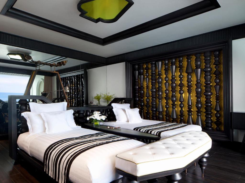 Двухместный (Двухместный номер Club Continental с 2 отдельными кроватями) курортного отеля InterContinental Danang Sun Peninsula Resort, Дананг