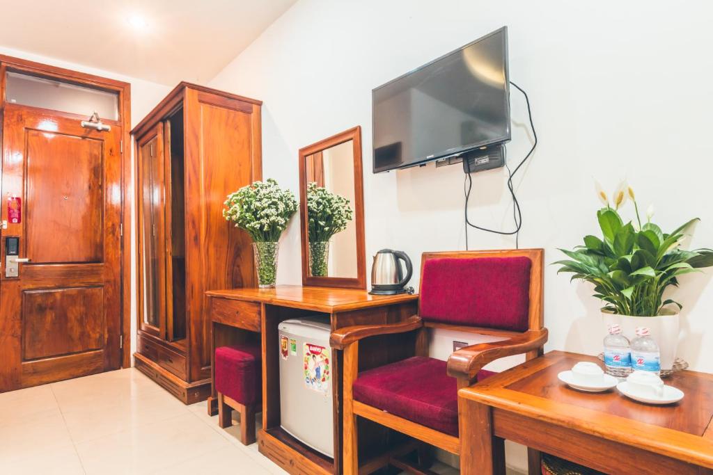 Двухместный (Двухместный номер Делюкс с 1 кроватью) отеля San San Hotel Da Nang, Дананг