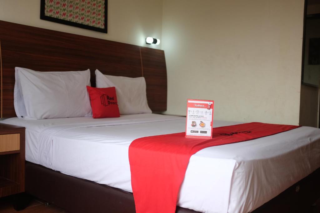 Двухместный (Бюджетный двухместный номер с 1 кроватью) отеля RedDoorz Plus near Senen, Джакарта