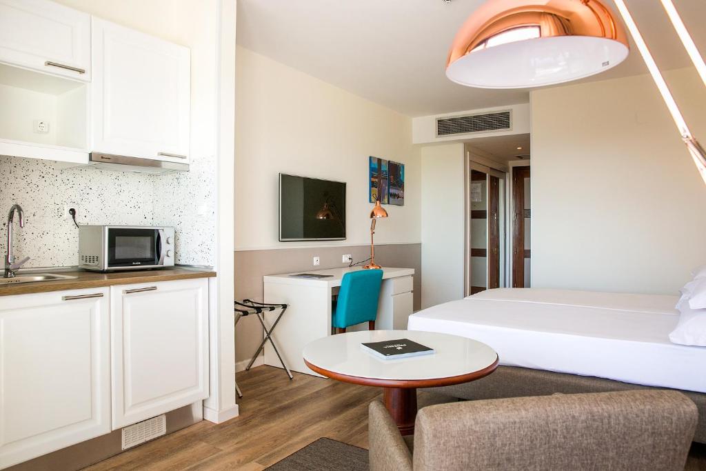 Двухместный (Двухместный номер Делюкс с 2 отдельными кроватями) отеля Hotel Pestana Cascais Ocean & Conference Aparthotel, Кашкайш