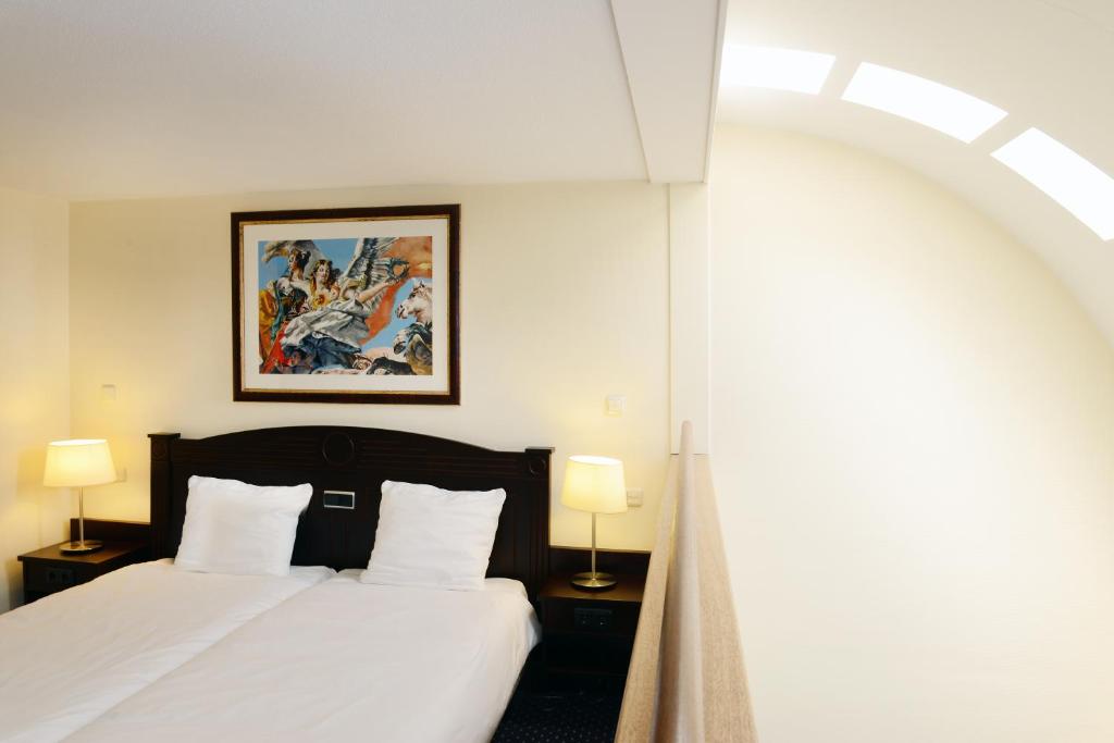 Двухместный (Двухместный номер Делюкс с 2 отдельными кроватями) отеля Amrâth Grand Hotel de l’Empereur, Маастрихт