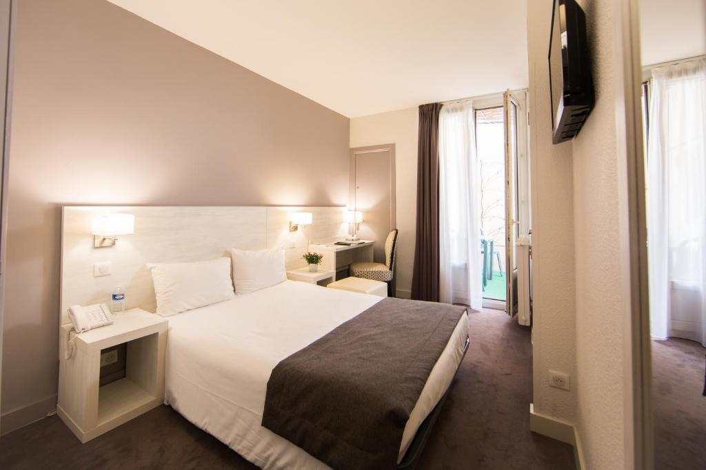 Двухместный (Двухместный номер «Комфорт» с 1 кроватью и балконом) отеля Hotel Cannes Croisette, Канны