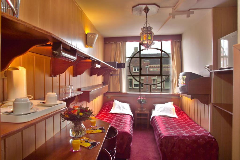 Двухместный (Двухместный номер с 2 отдельными кроватями) отеля Nadia Hotel, Амстердам