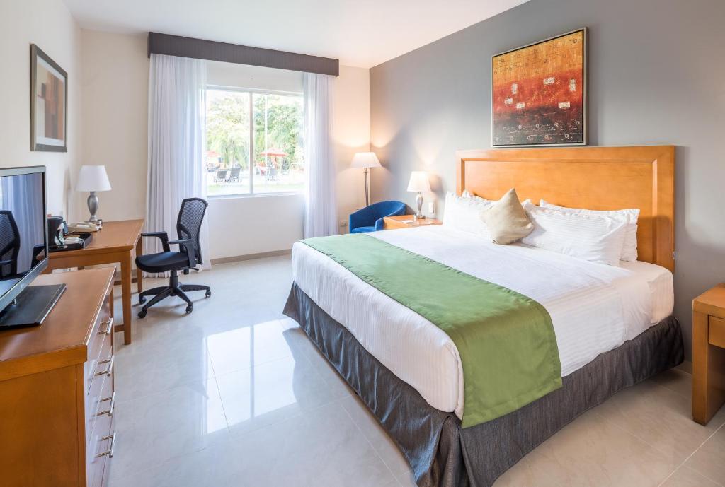 Двухместный (Номер с кроватью размера «king-size» - Подходит для гостей с ограниченными физическими возможностями - Для некурящих) отеля Wyndham Garden Playa del Carmen, Плая-дель-Кармен