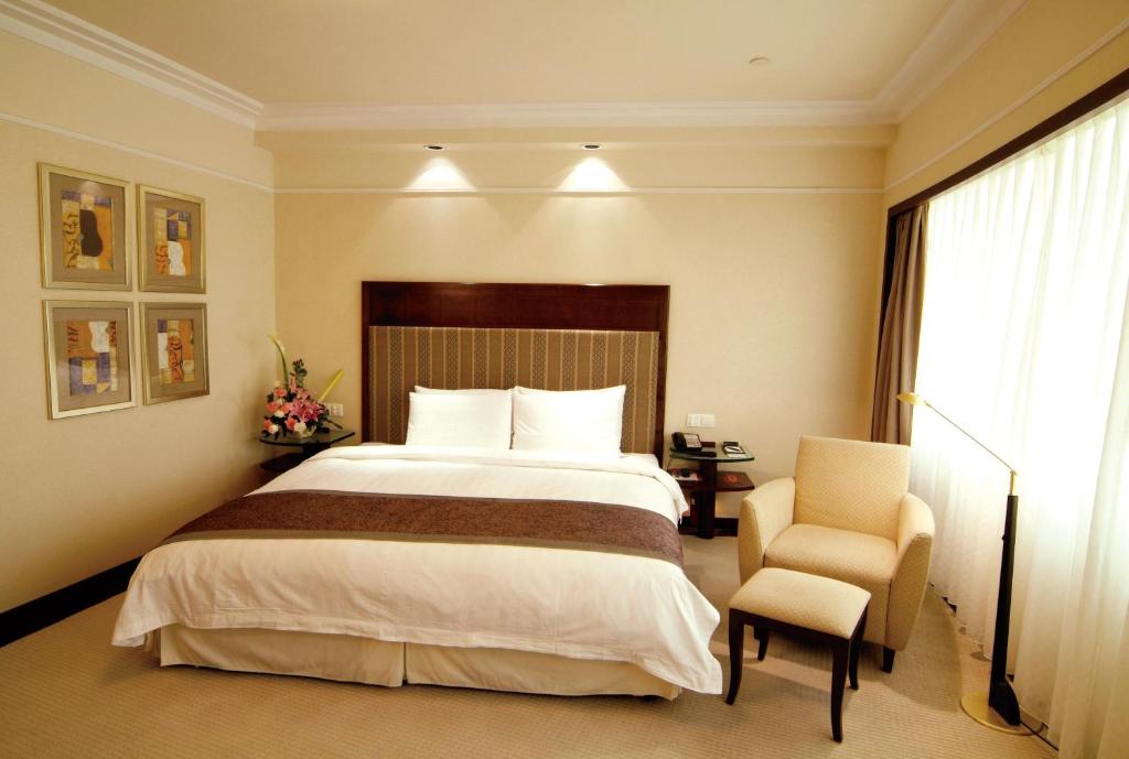Двухместный (Двухместный номер бизнес-класса с 1 кроватью) отеля Howard Johnson Ginwa Plaza Hotel, Сиань