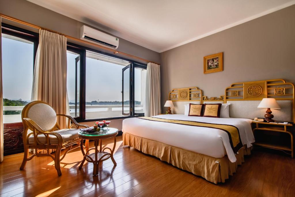 Двухместный (Двухместный номер Делюкс с 1 кроватью или 2 отдельными кроватями и видом на реку) курортного отеля Huong Giang Hotel Resort & Spa, Хюэ