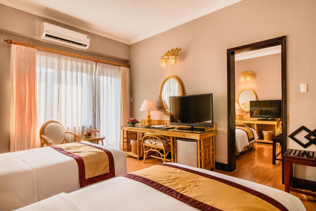 Семейный (Семейный номер Делюкс) курортного отеля Huong Giang Hotel Resort & Spa, Хюэ