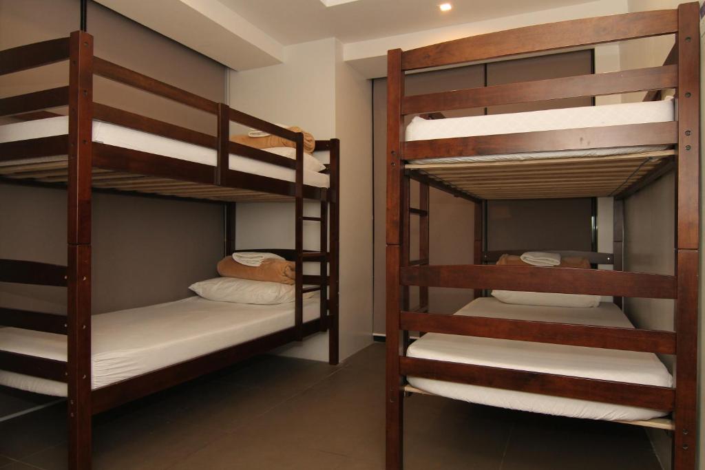 Номер (Кровать в общем трехместном номере для мужчин) отеля Mabolo Royal Hotel, Себу