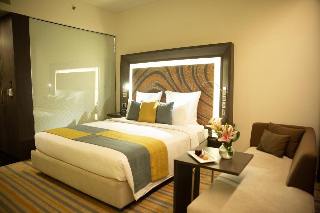 Двухместный (Superior Room King Size Bed with WIFI), Novotel Kolkata Hotel and Residences