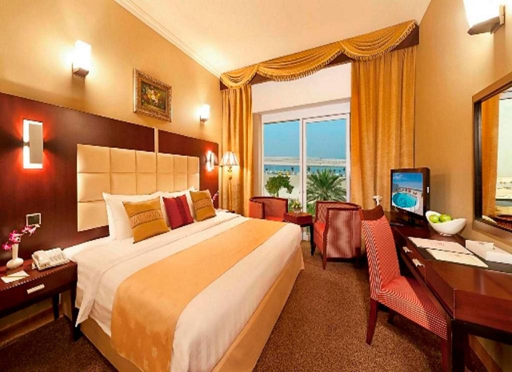 Сьюит (Полулюкс) отеля Sun & Sands Sea View Hotel, Дубай