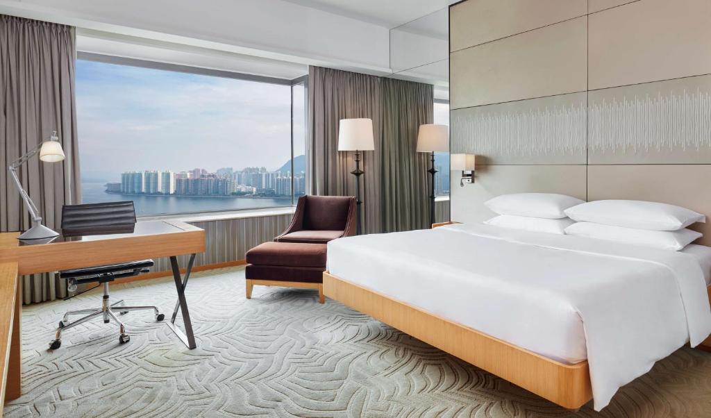 Двухместный (Номер с кроватью размера «king-size» и видом на гавань) курортного отеля Hyatt Regency Hong Kong, Sha Tin, Гонконг (город)
