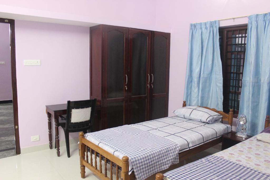 Двухместный (Стандартный двухместный номер с 1 кроватью и вентилятором) семейного отеля Puthenchirayil Homestay, Тривандрум