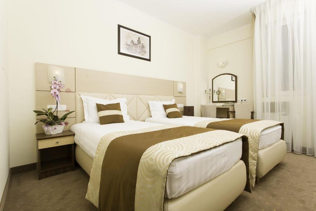 Двухместный (Стандартный двухместный номер с 2 отдельными кроватями) отеля Hotel Coroana de Aur, Бистрица